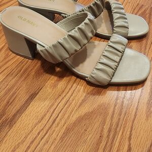 Old Navy Women's Tan Ruched Block Heels